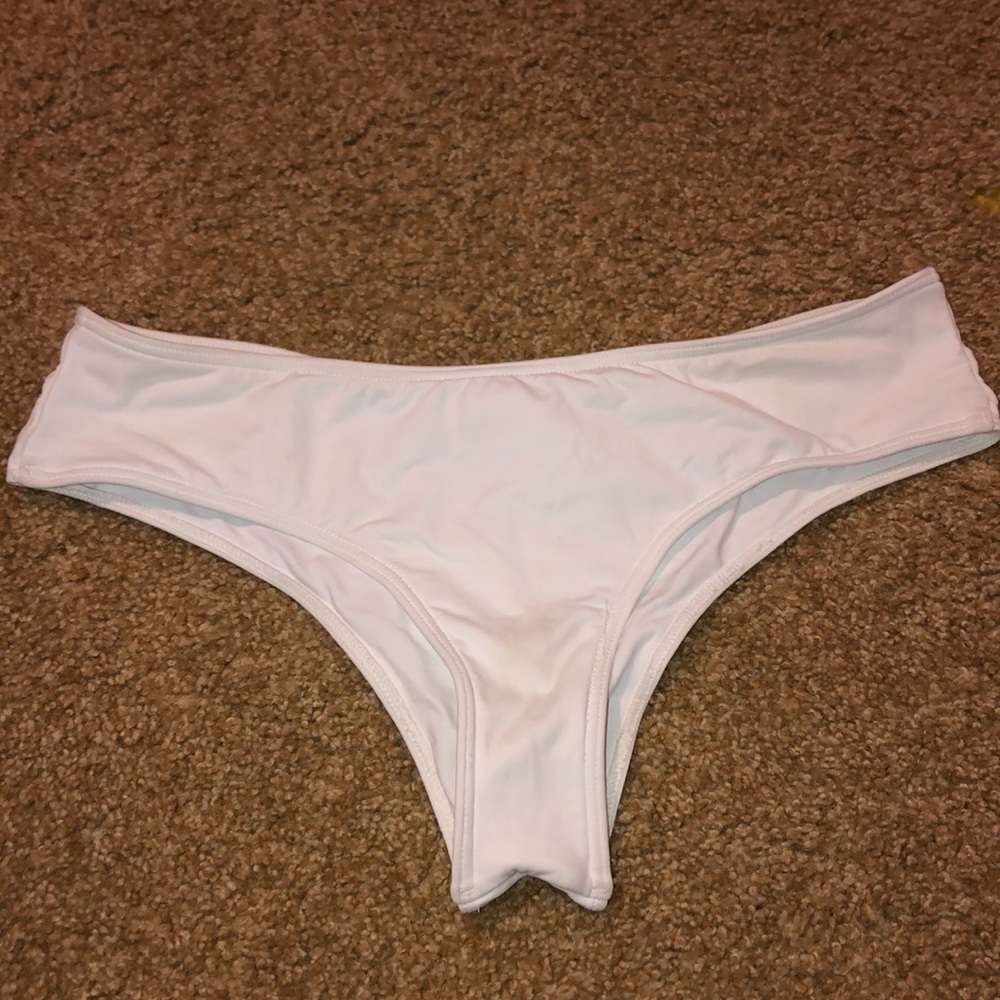 White O’Neill bathingsuit Bottoms